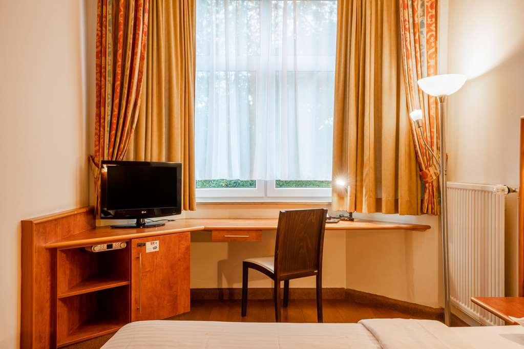 1, 2, Sleep Boardinghouse Unterschleissheim Zentrum Room photo