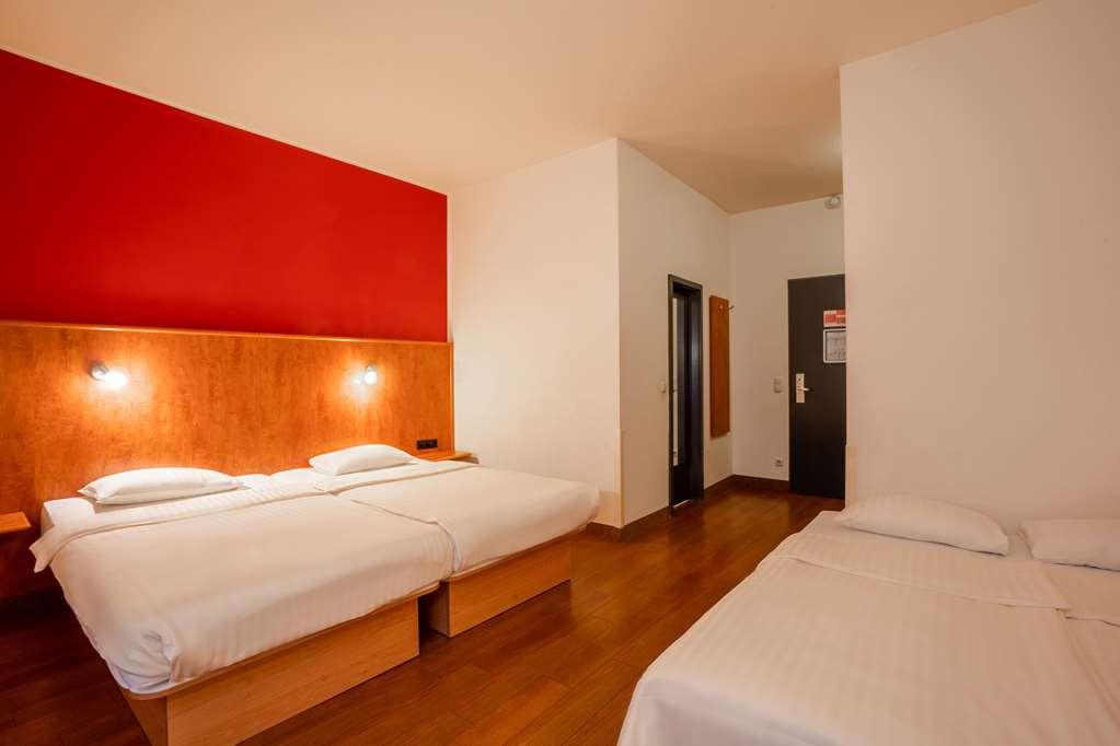 1, 2, Sleep Boardinghouse Unterschleissheim Zentrum Room photo