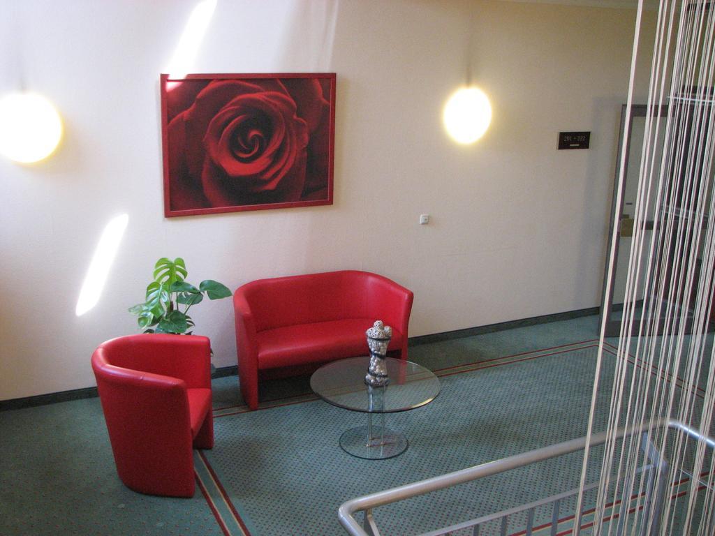 1, 2, Sleep Boardinghouse Unterschleissheim Zentrum Exterior photo