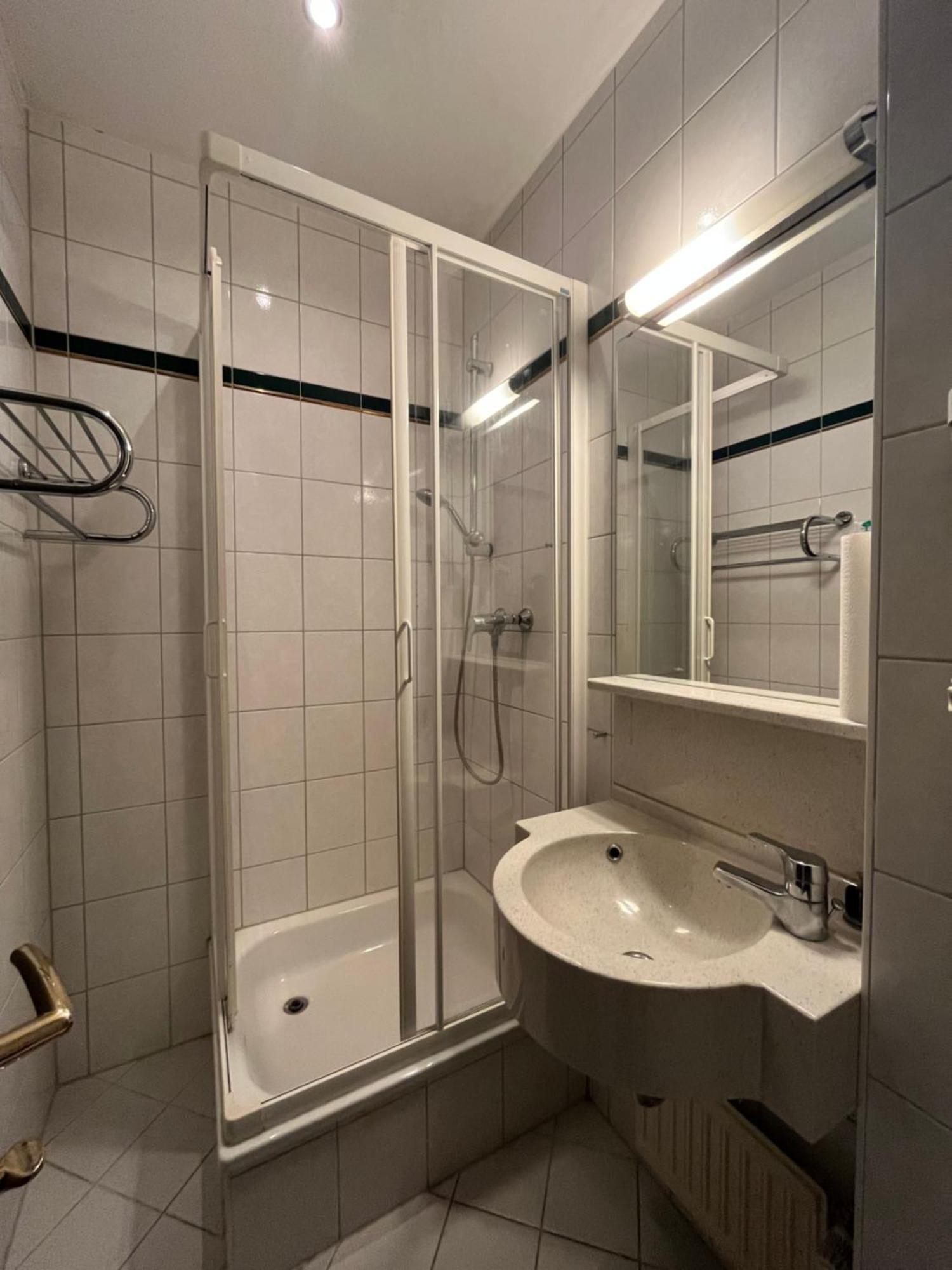 1, 2, Sleep Boardinghouse Unterschleissheim Zentrum Exterior photo
