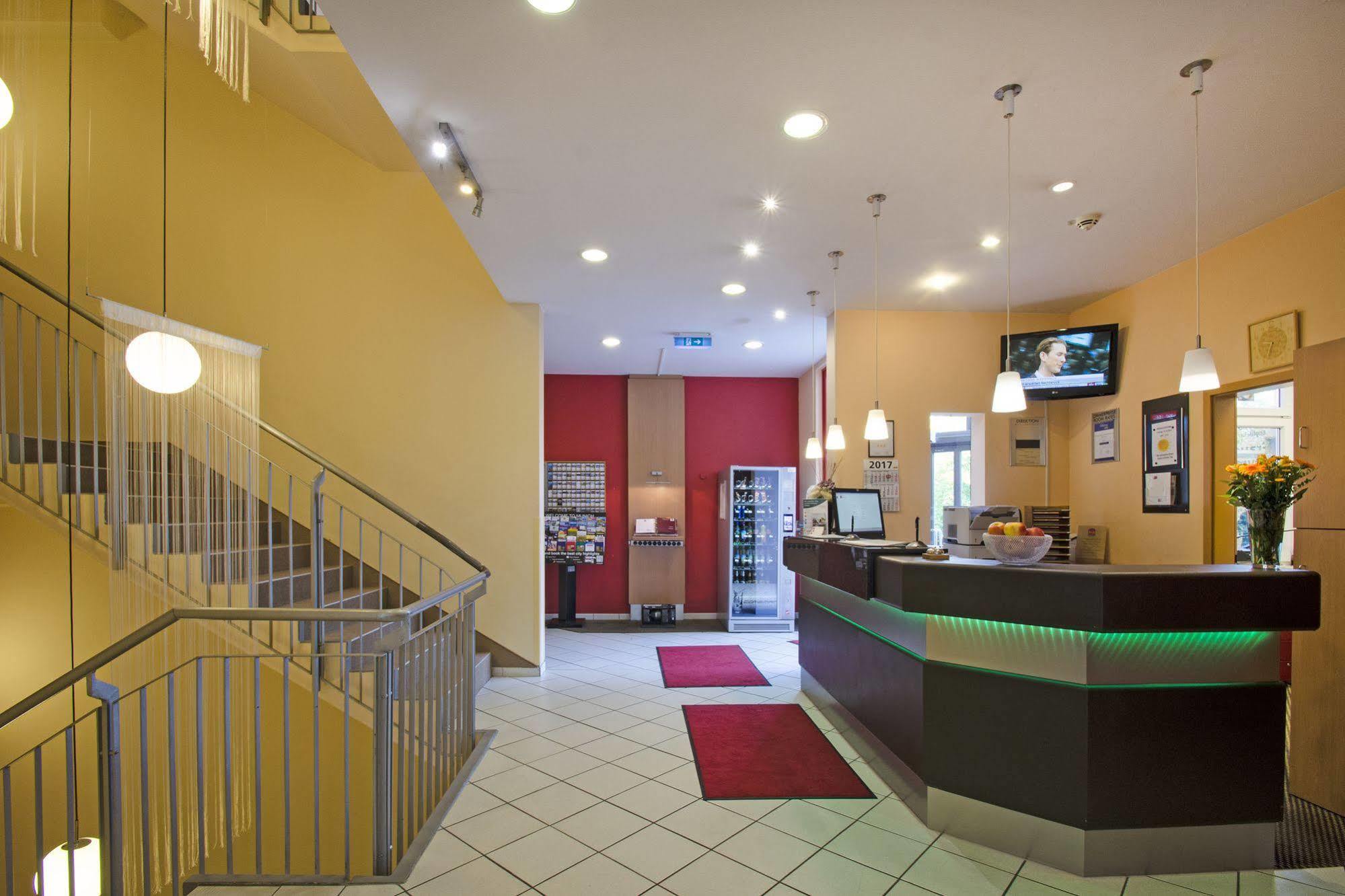 1, 2, Sleep Boardinghouse Unterschleissheim Zentrum Exterior photo